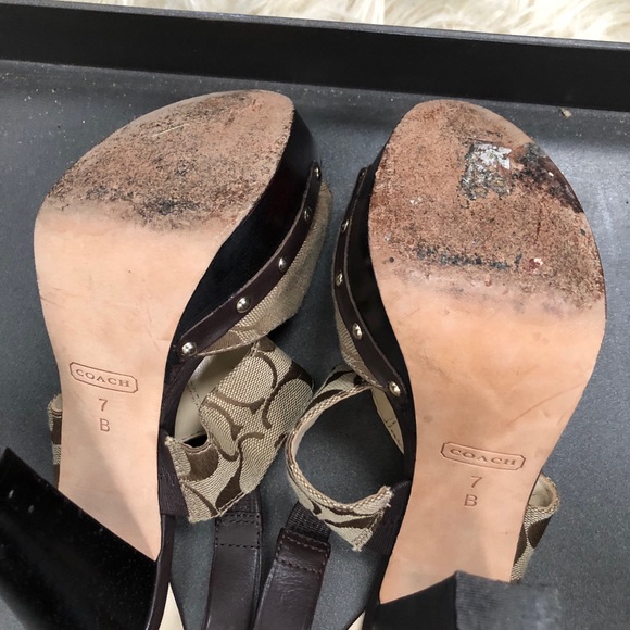 Coach Darcey Heels with Vintage Wristlet - Picture 15 of 17